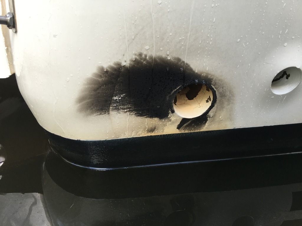 Black soot around exhaust port on one engine Club Sea Ray